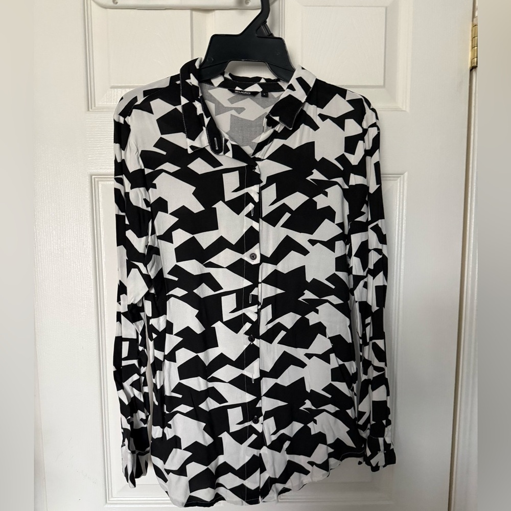 (5 for $15) Zudio Black & White Geometric Button Down Blouse Dress Shirt